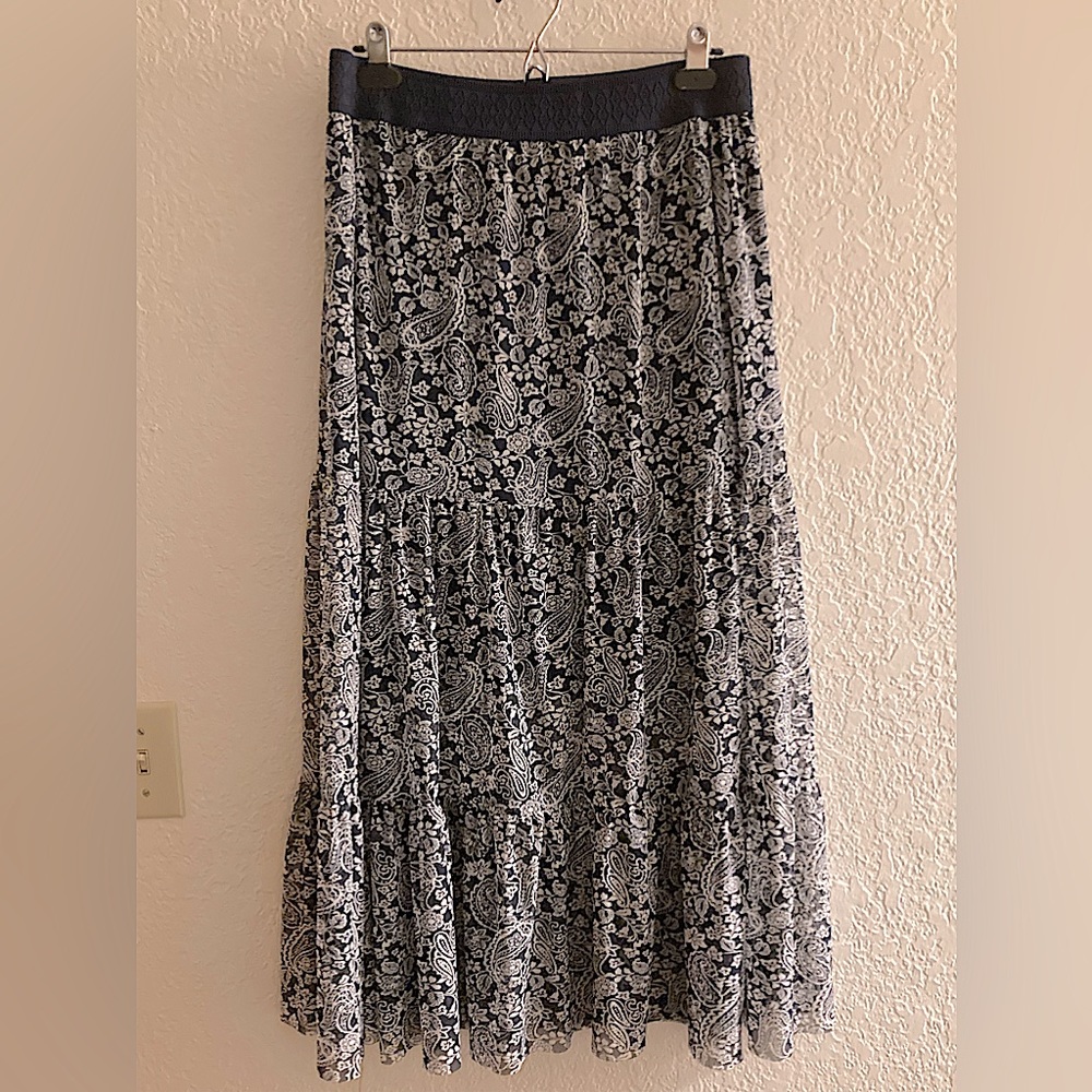 Lavish Blue/White paisley skirt Size Large